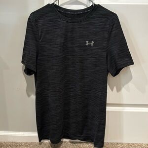 Under Armour Men’s Seamless Tshirt. Black. Size M. VGUC.